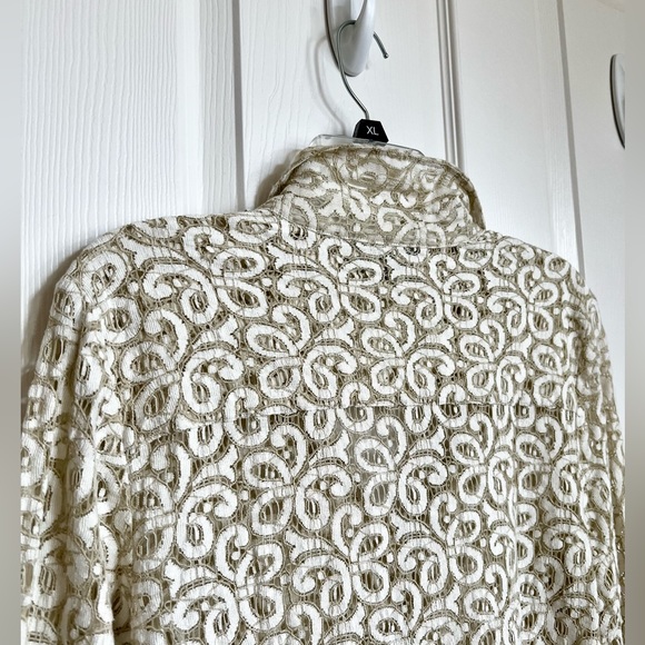 Jones Wear, beige floral Stretchy lace 3/4 sleeve blouse. Size 14. - Picture 9 of 11